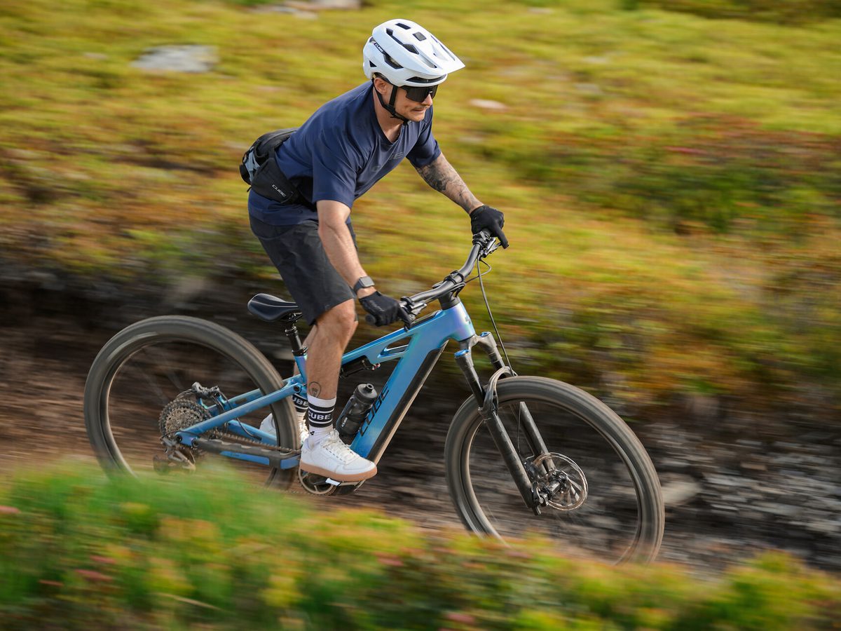 CUBE E-MTB Fully im Gelände