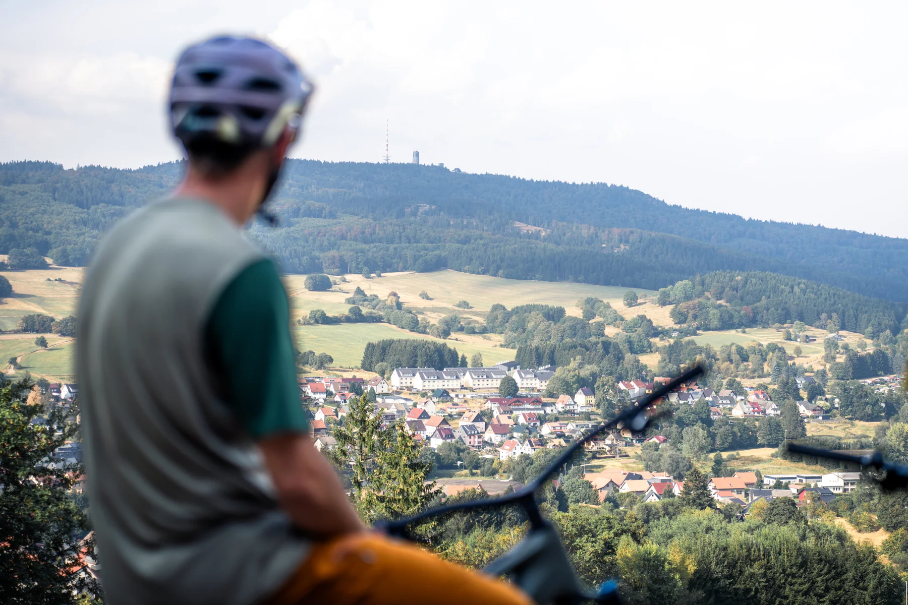 Blick über Bad Tabarz zum Großen Inselsberg