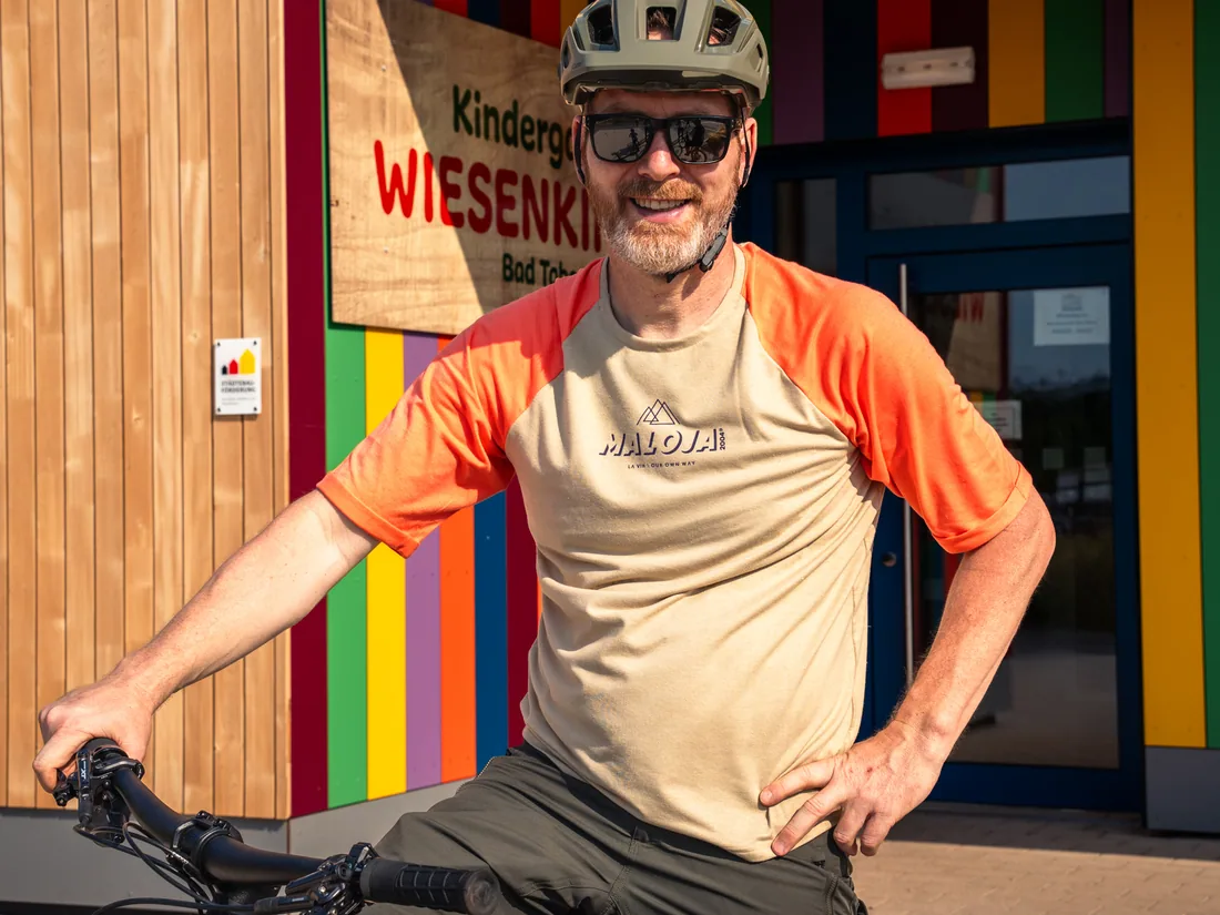 Kunde mit seinem E-Bike von Fahrrad Schmidt