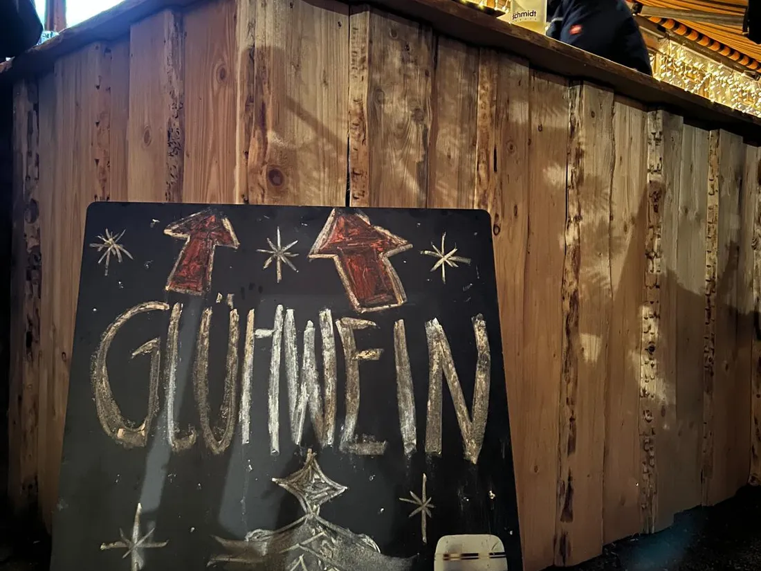 Kreidetafel mit der Aufschrift Glühwein